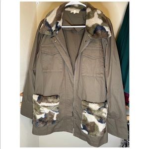 Green utility jacket w/camo fur